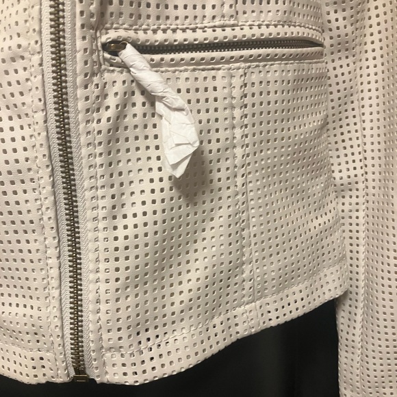 White leather-feel jacket XS. Pixelated for your pleasure. Polyester/poly lining - Picture 5 of 10